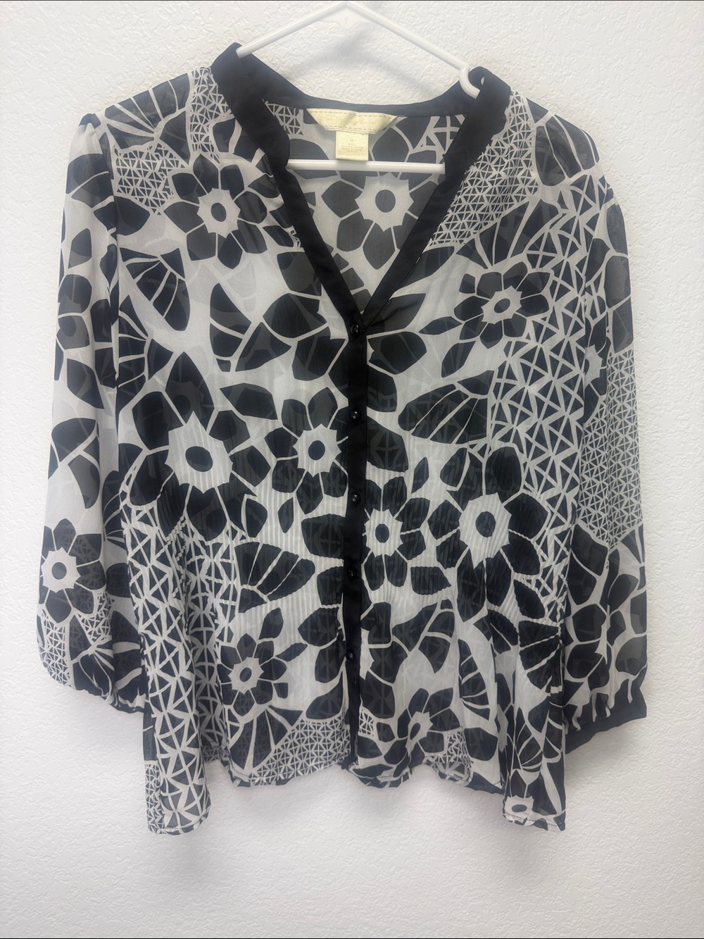 Black & White Floral V-Neck Blouse - Lightweight Women's Top
